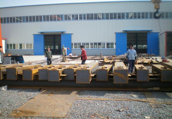 易博特种设备有限责任公司提供的钢结构厂房 箱型柱